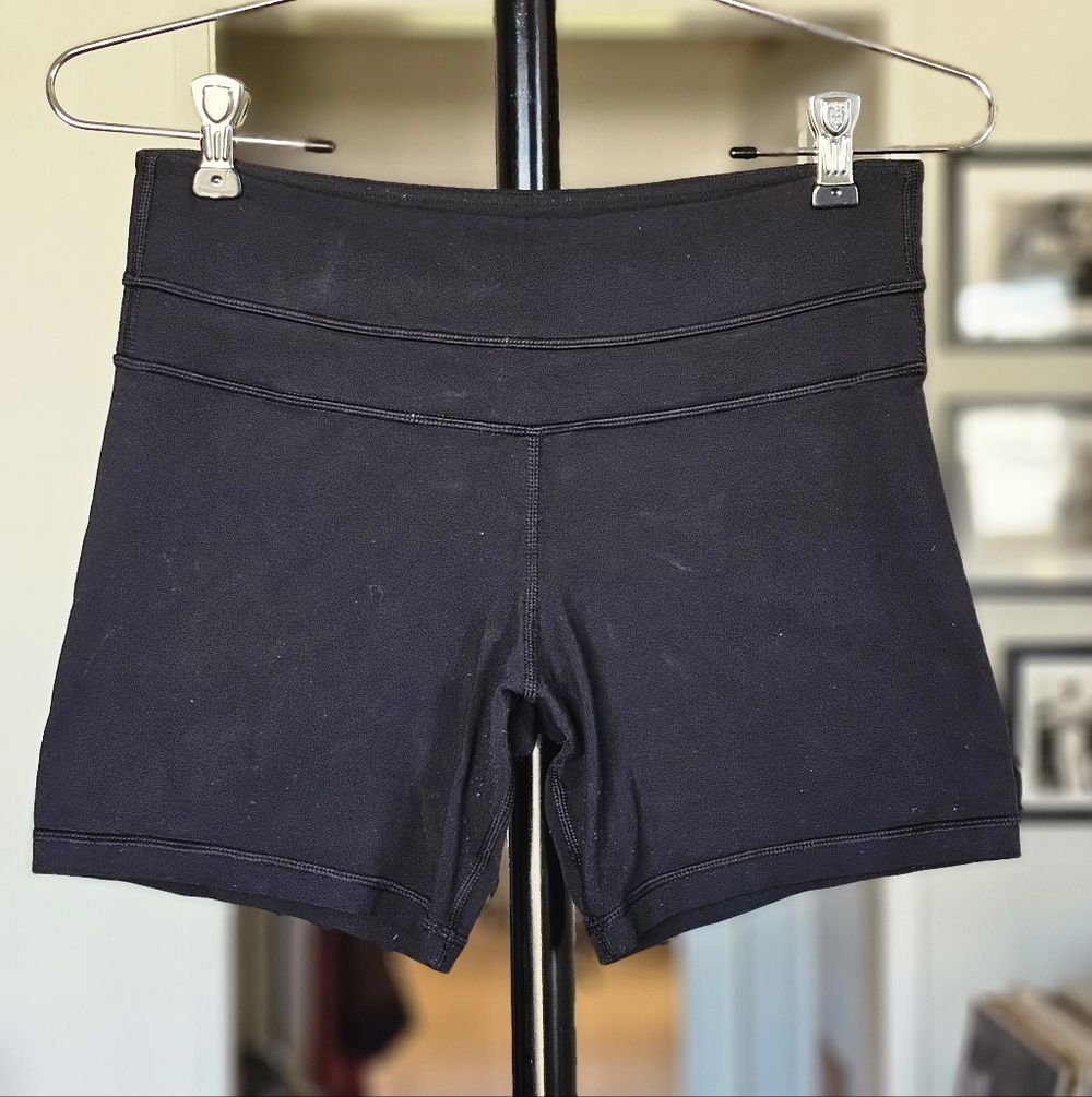 Lululemon Mid-Rise Athletic Shorts - Black